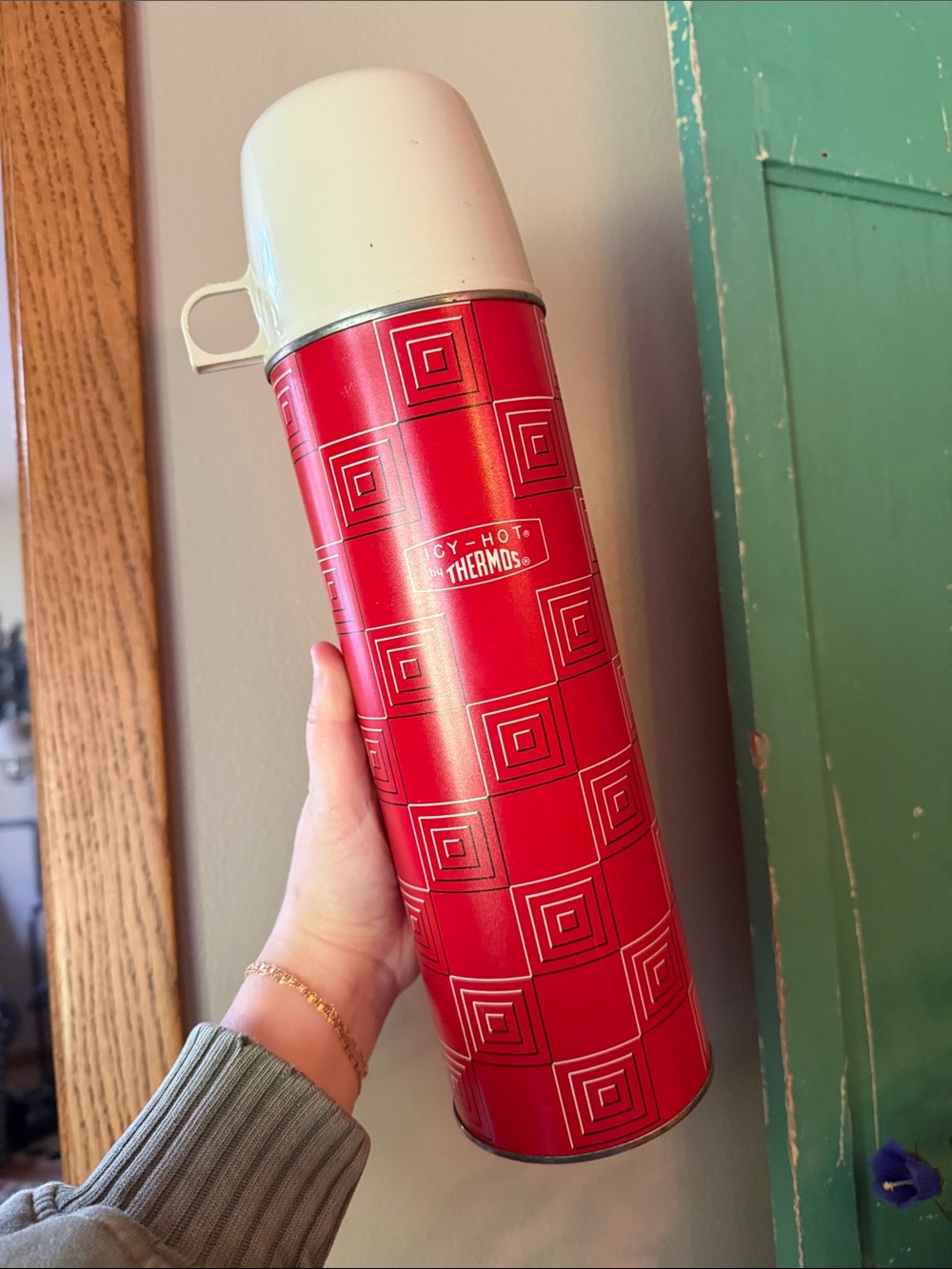 Vtg Thermos Icy Hot Quart Red Squares Geometric MCM With Tan Cap Cup Stopper